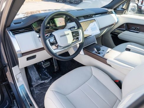 New 2026 Land Rover Range Rover SE image 11