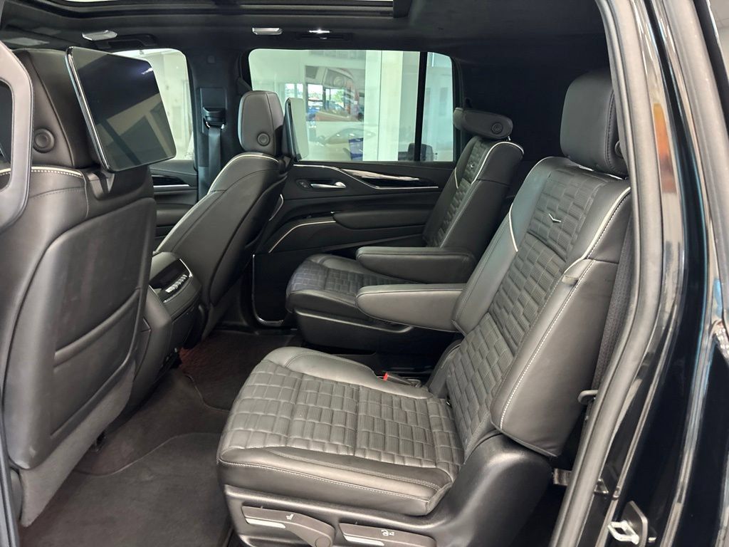 Used 2024 Cadillac Escalade ESV V AWD/4WD image 36