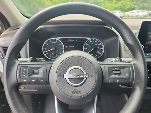 Used 2023 Nissan Rogue S AWD/4WD image 18