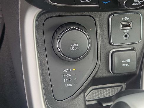 Used 2020 Jeep Compass Latitude w/ Popular Equipment Group AWD/4WD image 24