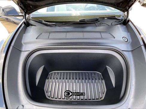 Used 2024 Tesla Model Y Long Range image 29