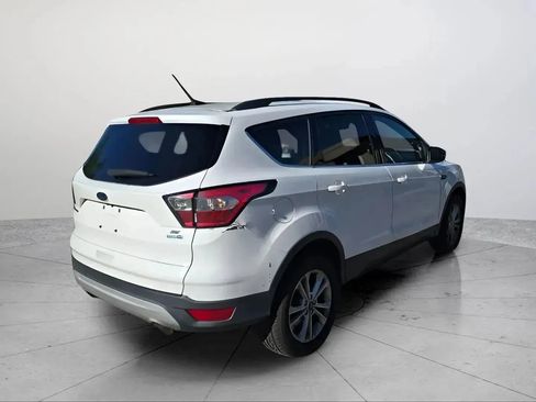Used 2018 Ford Escape SE image 2