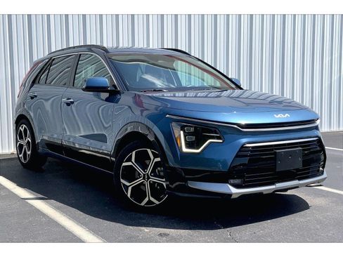 Used 2023 Kia Niro SX Touring FWD image 2