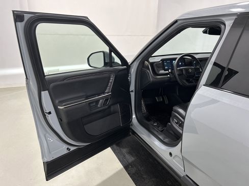 Used 2022 Rivian R1T Adventure image 16