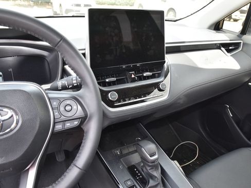 Used 2026 Toyota Corolla Cross XLE w/ Convenience Package FWD image 9