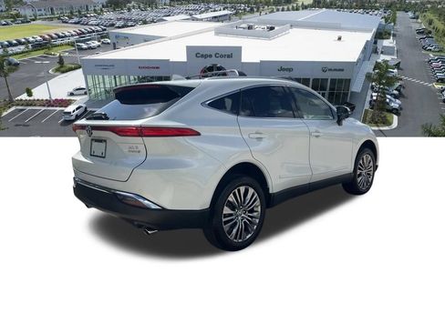 Used 2022 Toyota Venza XLE AWD/4WD image 16