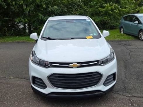 Used 2018 Chevrolet Trax LS FWD image 2