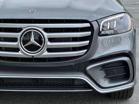 Used 2026 Mercedes-Benz GLS 450 4MATIC image 9
