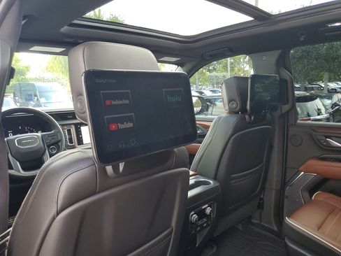 Used 2023 GMC Yukon XL Denali Ultimate w/ LPO, Floor Liner Package AWD/4WD image 16
