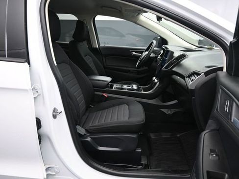 Used 2021 Ford Edge SE image 44