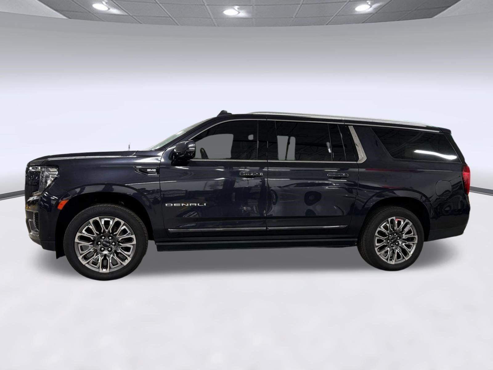 Used 2023 GMC Yukon XL Denali Ultimate AWD/4WD image 2