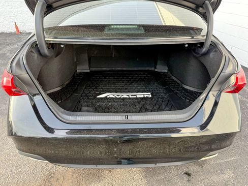 Used 2019 Toyota Avalon XLE image 34