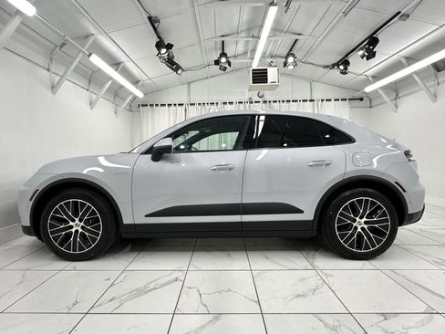 Certified 2025 Porsche Macan Electric image 15