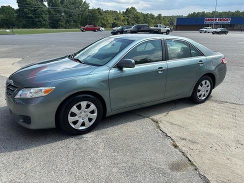 Used 2011 Toyota Camry LE FWD image 9