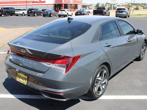 Used 2023 Hyundai Elantra SEL w/ Convenience Package FWD image 8
