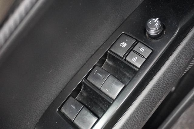 Used 2025 Toyota Camry SE FWD image 9