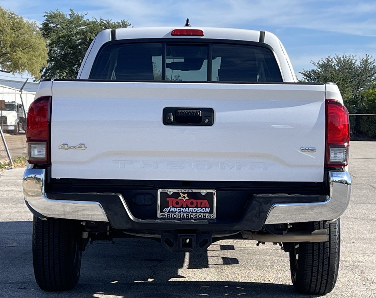 Used 2018 Toyota Tacoma SR5 AWD/4WD image 5