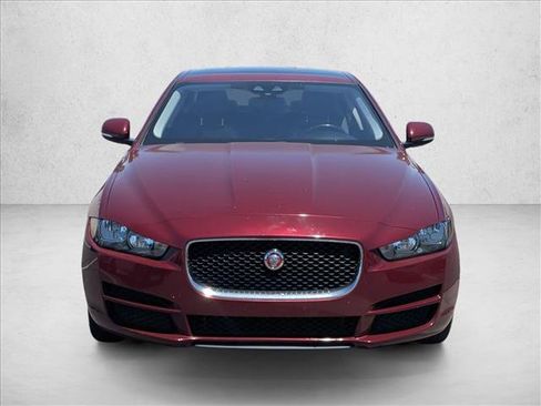 Used 2017 Jaguar XE RWD image 2