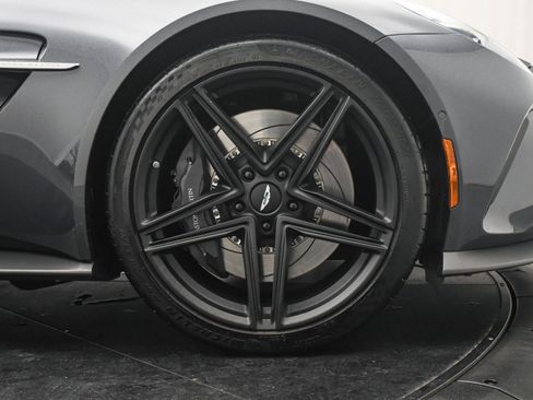 Used 2025 Aston Martin V8 Vantage Coupe image 32