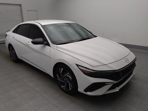 Used 2025 Hyundai Elantra Sport FWD image 13