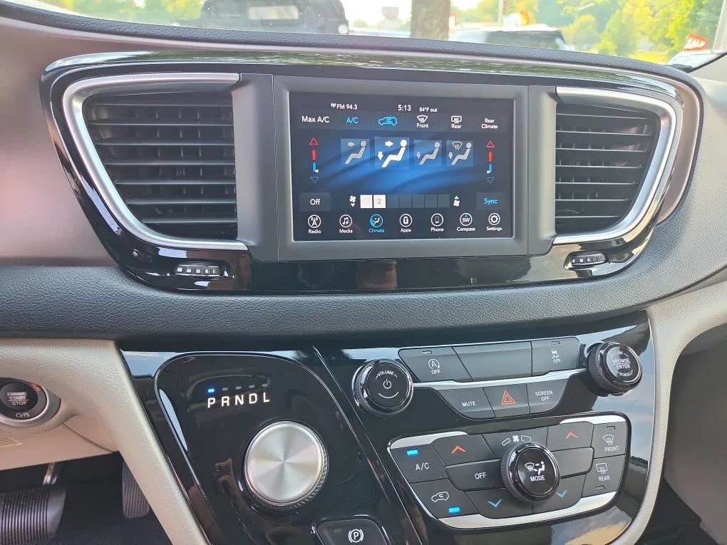 Used 2021 Chrysler Voyager Lxi FWD image 16