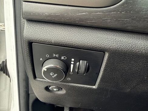 Used 2018 Jeep Grand Cherokee Altitude AWD/4WD image 18