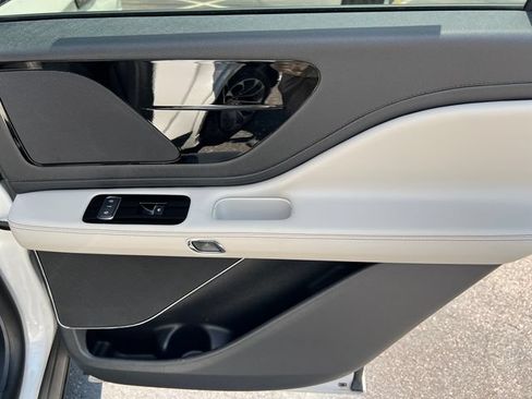 New 2026 Lincoln Aviator 2WD w/ Jet Appearance Package image 18