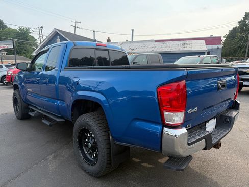 Used 2016 Toyota Tacoma SR5 w/ Towing Package AWD/4WD image 9
