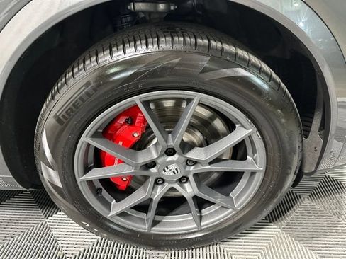 Used 2025 Porsche Cayenne S AWD/4WD image 34