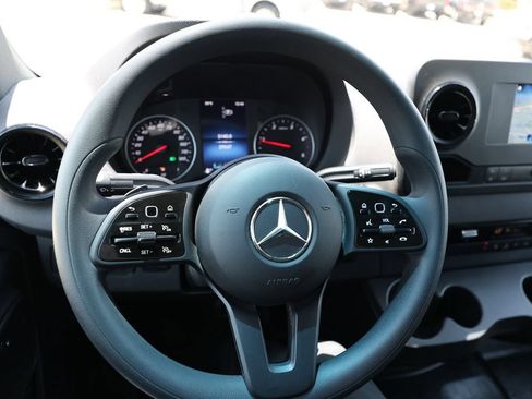 Used 2022 Mercedes-Benz Sprinter 4500 image 19