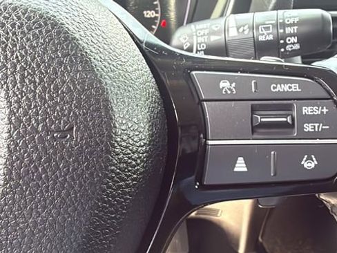 Used 2023 Honda Pilot Touring image 18