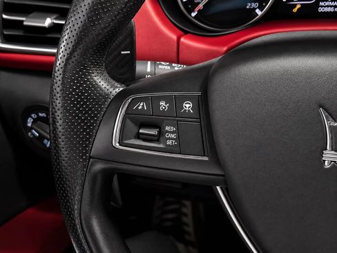 Used 2021 Maserati Ghibli Trofeo RWD image 32