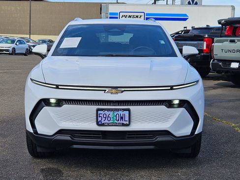 Used 2026 Chevrolet Equinox EV LT FWD image 8