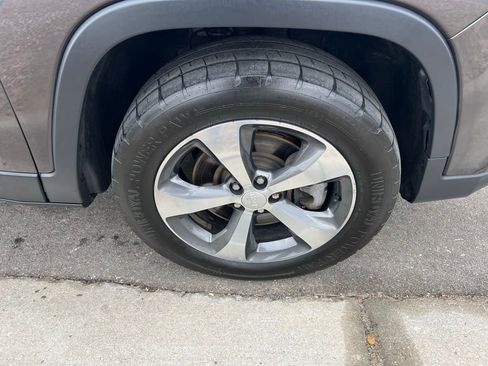 Used 2019 Jeep Cherokee Limited image 11