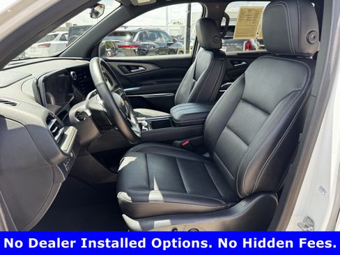 Used 2025 Chevrolet Traverse LT FWD image 23