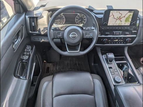 Used 2023 Nissan Pathfinder SL AWD/4WD image 8