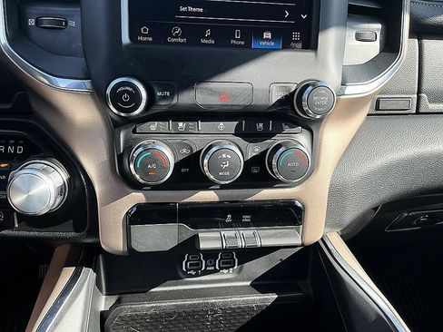 Used 2022 RAM 1500 Laramie AWD/4WD image 18