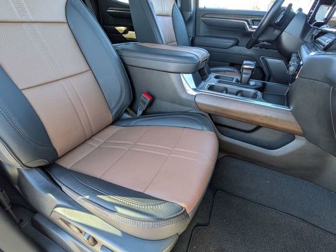 Used 2024 Chevrolet Silverado 1500 High Country w/ Technology Package AWD/4WD image 26