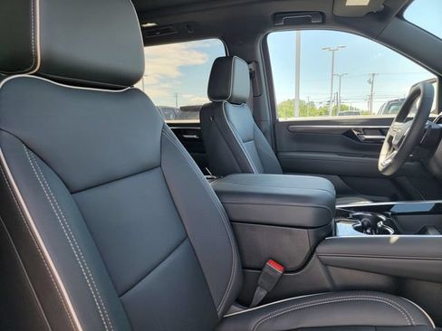 New 2026 Chevrolet Suburban Premier w/ Sun And Tow Package AWD/4WD image 16