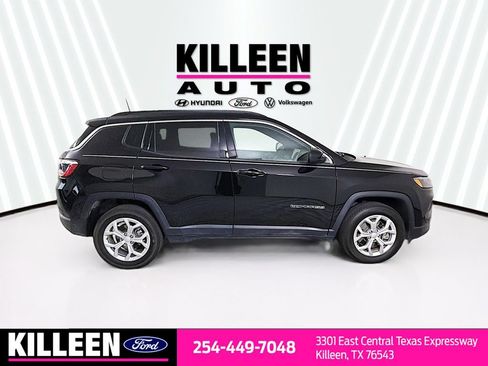Used 2024 Jeep Compass Latitude AWD/4WD image 9