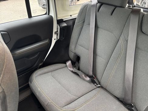 Used 2025 Jeep Wrangler Unlimited Sahara AWD/4WD image 37