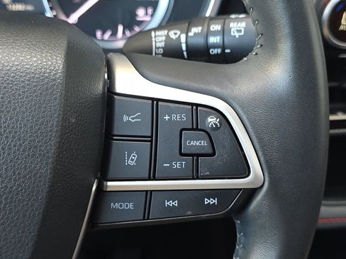 Used 2023 Toyota Highlander XSE AWD/4WD image 29