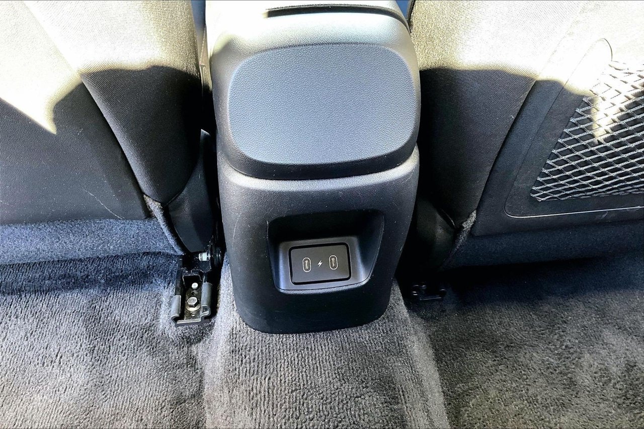 Used 2025 Hyundai Elantra SEL FWD image 16