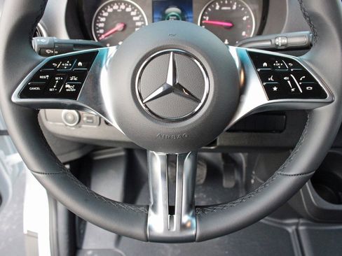 Used 2025 Mercedes-Benz Sprinter 2500 image 13