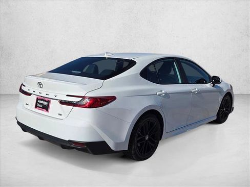 Used 2025 Toyota Camry SE image 5