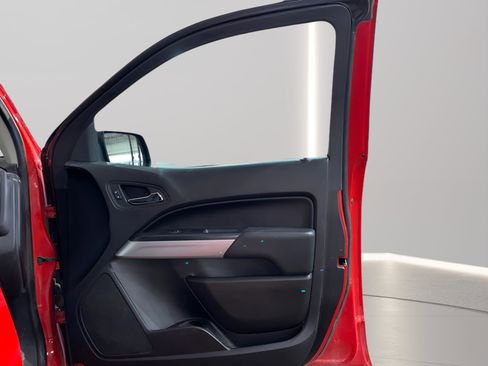 Used 2018 Chevrolet Colorado ZR2 image 13