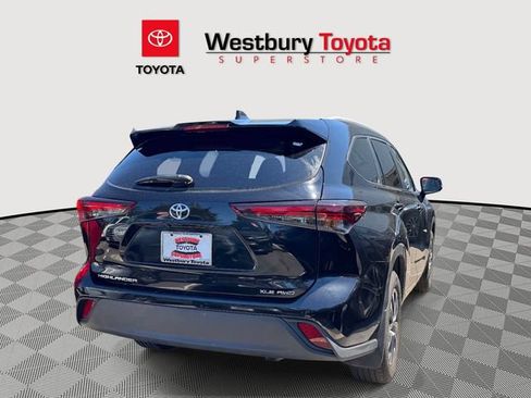 Certified 2025 Toyota Highlander XLE AWD/4WD image 7