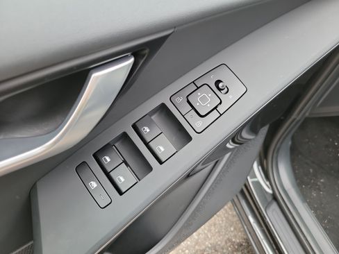 Certified 2025 Kia Niro EX FWD image 18