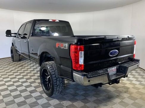 Used 2017 Ford F250 XLT w/ XLT Premium Package AWD/4WD image 8