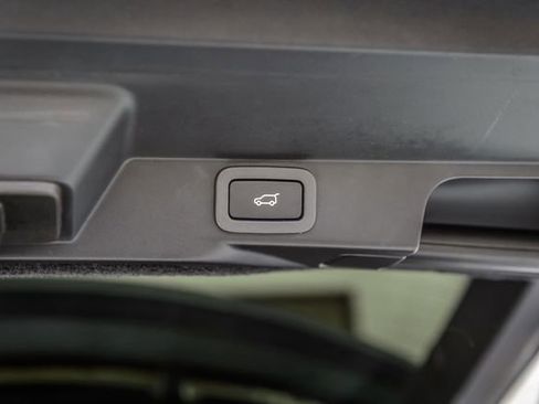 Used 2018 Land Rover Range Rover Sport HSE image 12